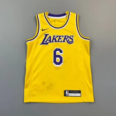 Camiseta de Los Angeles Lakers para niños pequeña amarilla Nike Swingman Lebron James #6 Foto 1 de 4