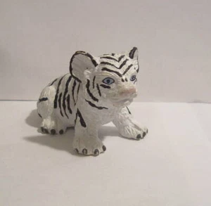 SIEGFRIED & ROY MIRAGE WHITE TIGER CUB PVC FIGURE CAKE TOPPER LAS VEGAS HTF - Picture 1 of 2