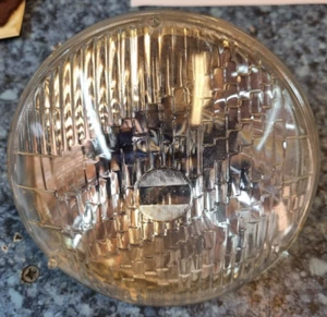 Motorcraft D7002 Sealed Beam Headlight unit 7" to fit Mini, Morris 1000 etc RHD - Picture 1 of 6