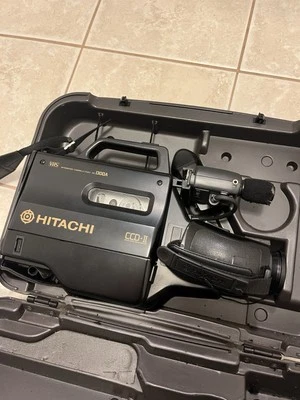 Hitachi VM-1300A VHS Video Camera Camcorder With Hard case and charger UNTESTED - Photo 1/4