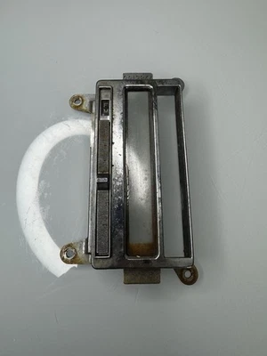 Moldura placa frontal rádio Chevrolet Corvette 1963 1964 7285155 fabricante de equipamento original fábrica  - Imagem 1 de 4