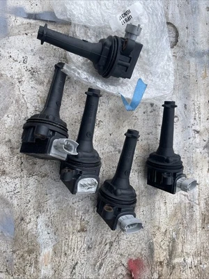 Bosch Spark Plug Coil 1220702027 - Image 1 of 4