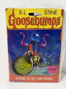 Gänsehaut #34 Rache der Rasenwichtel 3D Hologramm Halskette SEALED RARE! - Bild 1 von 13