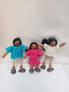 PlanToys Holzpuppen 4" 5" Einweg Stoff schwarze Haare Menge 3 Shirts Kleid  - Bild 1 von 12