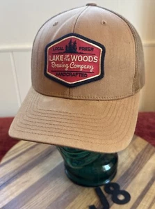 LAKE OF THE WOODS BREWING CO BRAUNE DRUCKKNOPFLASCHE-MÜTZE. Sehr guter Zustand. J8 - Bild 1 von 4