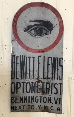 💥Letrero publicitario temprano de DEWITT E. LEWIS OPTOMETRISTA BENNINGTON VT por ITHACA 💥 Foto 1 de 4