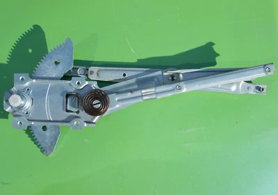 FRONT LEFT DOOR POWER WINDOW REGULATOR FOR TOYOTA COROLLA 93-97 GEO PRIZM 93-97 - Image 1 of 4