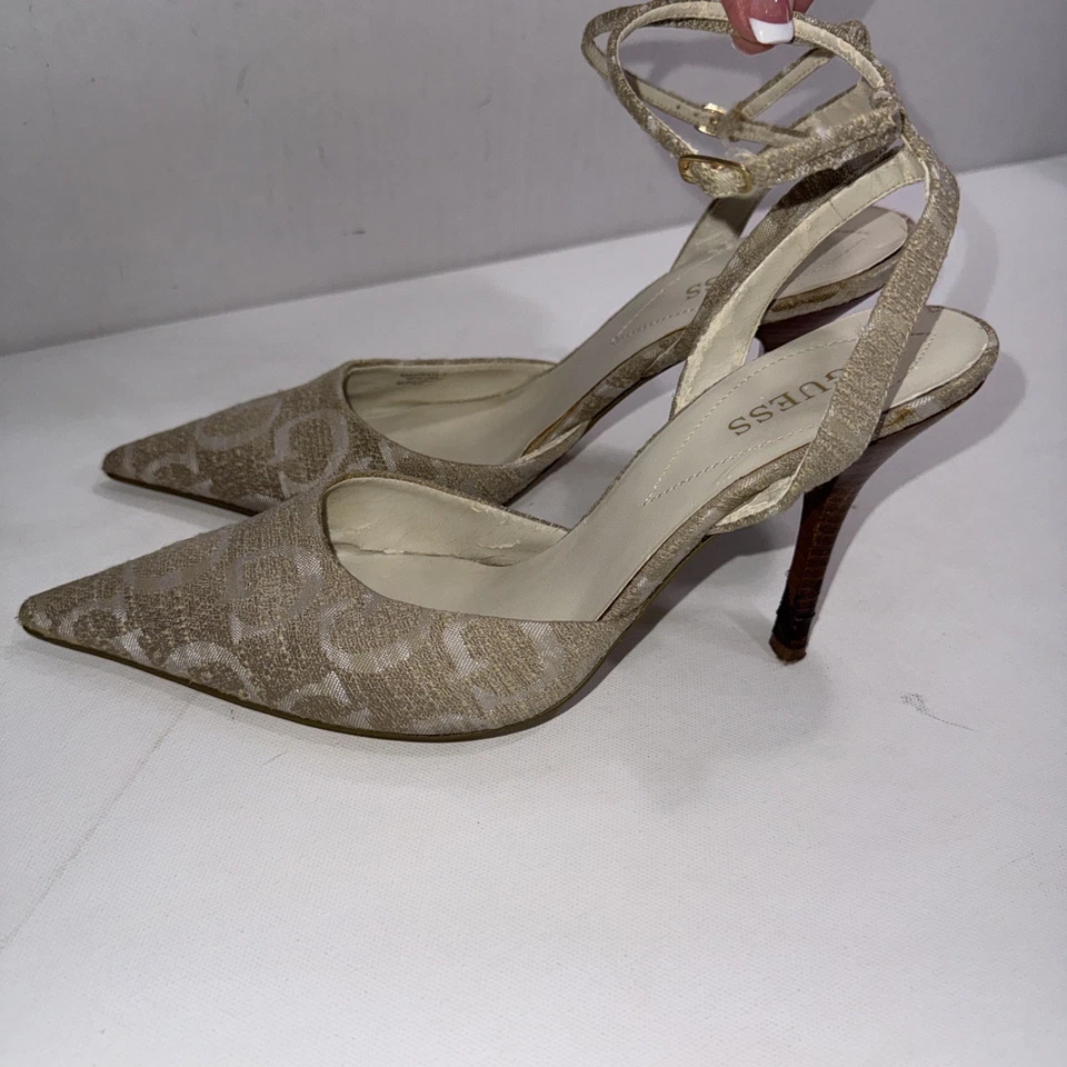 Guess Beige Monograma Bomba Tacones de aguja Correa para el tobillo Y2K De Colección Punta Talla 9 Foto 1 de 4
