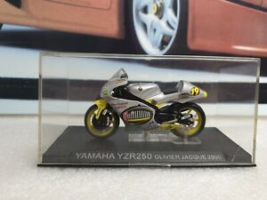 IXO / DEAGOSTINI - 2000 YAMAHA YZR250 JACQUE - 1/24 SCALE MODEL - G.P COLLECTION