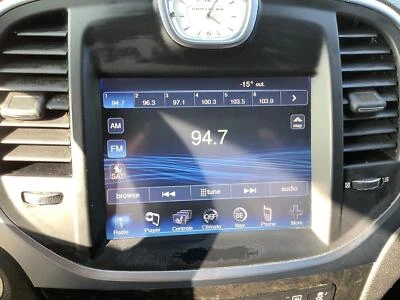 Used Infotainment Display fits: 2014 Chrysler 300 display 8.4`` screen Grade A Foto 1 de 4