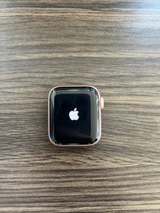 Apple Watch Series 5 44mm Gold-Tone Aluminium Case - Photo 1 sur 6