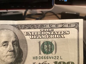 $100 HUNDRED DOLLAR NOTE EVEN NUMBERS ERRORS OFF CENTER DARK SEAL HB06664422 206 - Picture 1 of 4