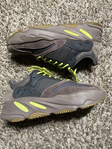 adidas yeezy boost 700 pink