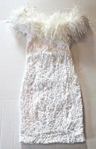Betsy & Adam White Feathered Fitted Dress Ladies Misses Size 3 NEW - Picture 1 of 2