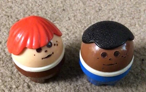 2 Vintage Little Tikes Toddle Tots Chunky People Figur helle dunkle Haut rote Haare - Bild 1 von 3