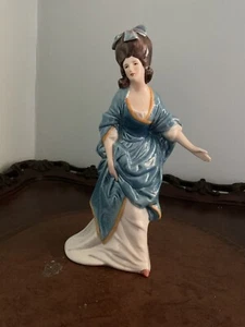 Goebel Figurine Fashion On Parade “The Viscountess Diana” - Picture 1 of 5
