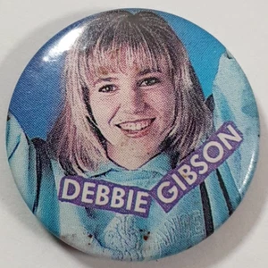 1980's debbie Gibson Singer Pop Music Plastic/Tin Badge 25mm Dia. Foolish Beat - Picture 1 of 2