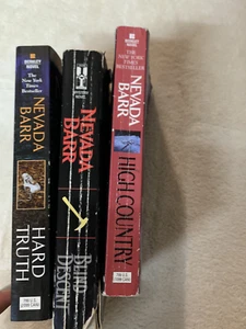 3 Nevada Barr PB books Blind Decent,Hard Truth,High Country Anna Pigeon series - Imagen 1 de 9