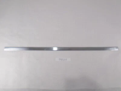 Oldsmobile Super 88 1961 moldura de puerta lado del pasajero (desgaste de estante) 35 7/8 pulgadas como nuevo de lote Foto 1 de 4