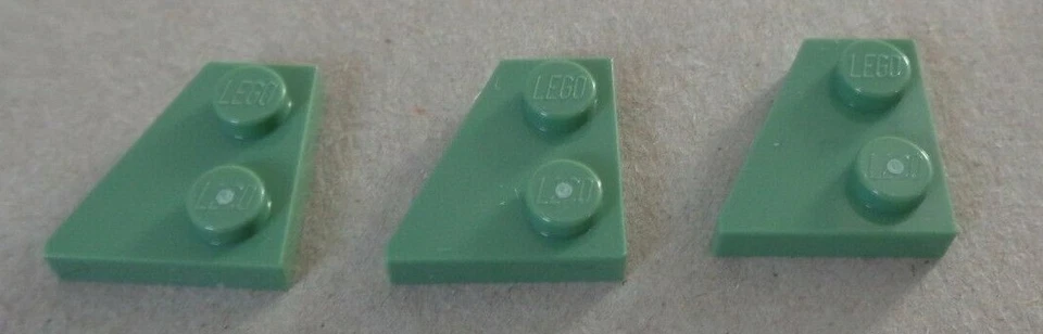 LEGO 24299 6247894 2x2 Left Wedge Plate Sand Green x3 Parts & Pieces - Image 1 of 1