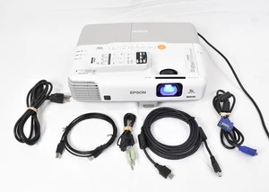 Proyector Epson PowerLite 915W WXGA 3LCD 3200 lúmenes 1978 lámpara horas con control remoto - Imagen 1 de 9