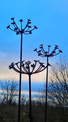 Metal Triple Cow Parsley Flower  sculpture garden decoration rusty  HAND MADE UK - Image 1 of 4