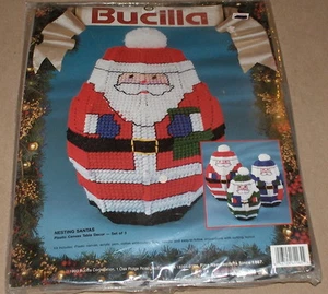 1993 Bucilla Christmas "Nesting Santas" (Set of 3) Plastic Canvas Kit NIP - Picture 1 of 2