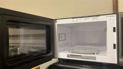 Horno microondas BLACK+DECKER EM031MB11 1,1 pies cúbicos - Acero inoxidable Foto 1 de 2