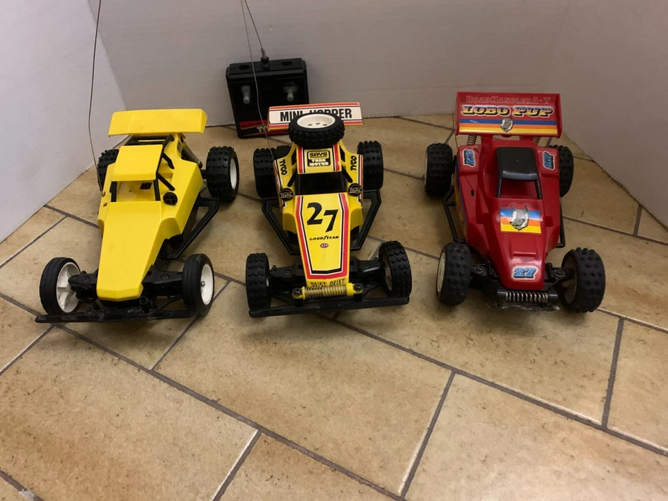 De colección RC Tyco Mini Tolva x 2, Nikko Mini Lobo Coche Cachorro Radiocontrolado Lote Foto 1 de 4