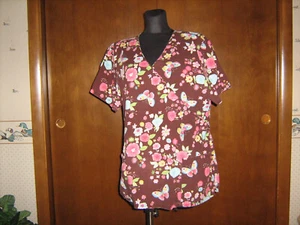 SB Scrubs Woman's Multi-color floral print SCRUB TOP L short sl V nk Butterflies - Picture 1 of 4