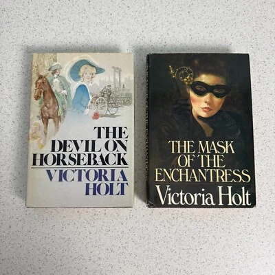 Lot Of 2 Vintage Victoria Holt Gothic Mystery Romance Fiction Hardcover DJ Books - Image 1 of 4