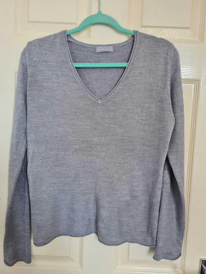 Beautiful Soft Grey M&S Ladies Lovely Top Size 12 (tiny hole in pic) - Image 1 of 4