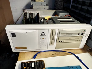 Computer Vintage Pentium II 300 Ram 128 Mb Video Permedia 2 audio Yamaha HDD 8Gb - Imagen 1 de 10