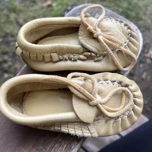 VINTAGE Leather Moccasins Infant size 2 tan. Nice Quality - Picture 1 of 6