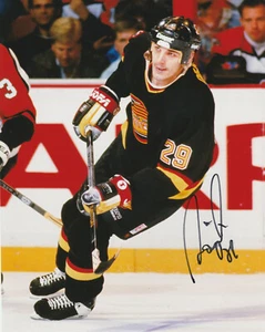 LEGENDARY ENFORCER GINO ODJICK SIGNED VANCOUVER CANUCKS 8x10 PHOTO! Autograph - Bild 1 von 1