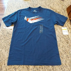 The Nike Tee Herren dunkelblau Grafik T-Shirt Größe Small neu mit Etikett 100 % Baumwolle - Bild 1 von 15