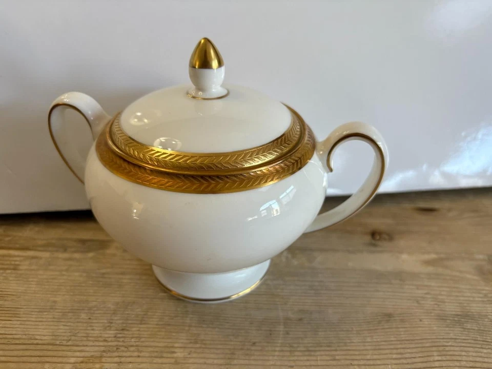 Tapa de azucarero Wedgwood Senator Gold hecha en Inglaterra usada en excelente estado Foto 1 de 1