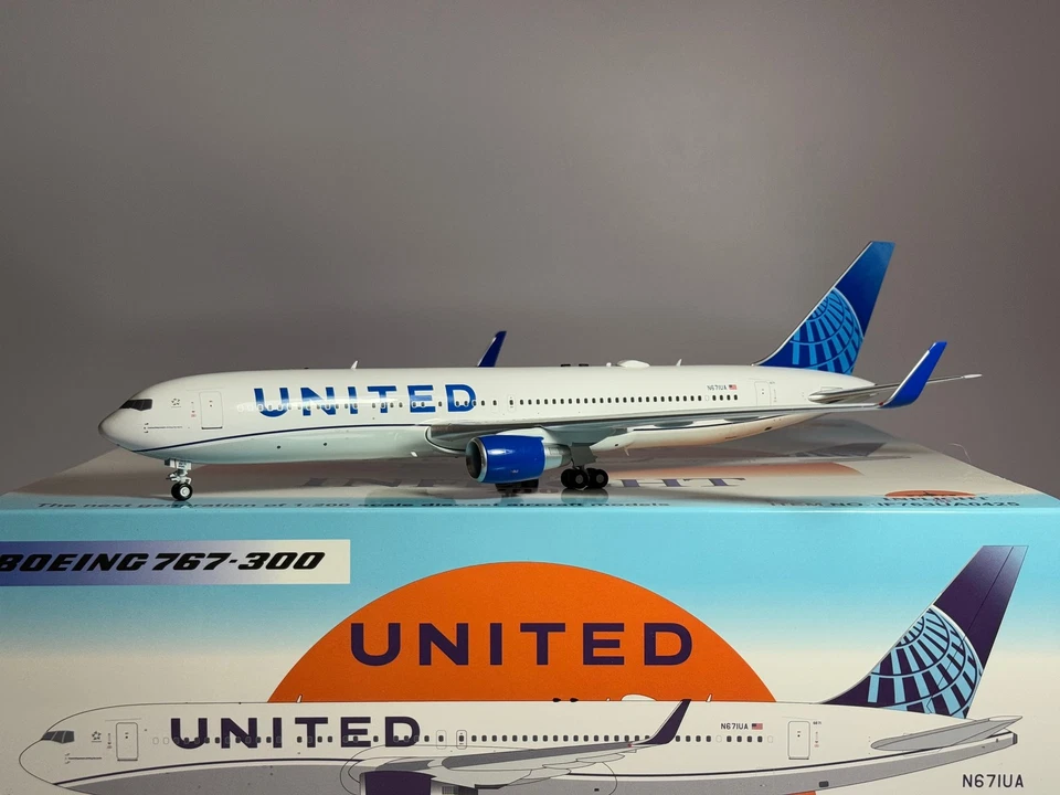 Inflight200 United Airlines Boeing 767-300 N671UA Evo Blue scheme IF763UA0425 - Image 1 of 2