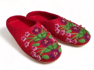Zapatillas de lana de fieltro floral con nudo francés M 8 8,5 Anthropologie Secret Garden rojas - Imagen 1 de 6
