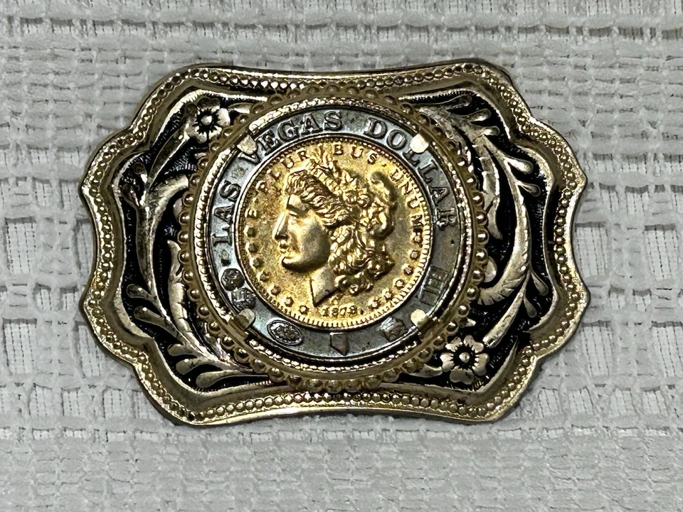 Vintage Las Vegas Souvenir Dollar Coin Silver Gold Tone Western 3” Belt Buckle Foto 1 de 4