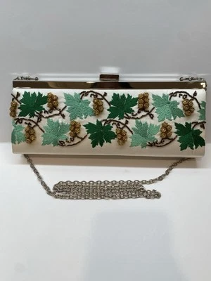 Bolso de Mano Inge Christopher De Colección 3D Hojas de Uvas Cuentas y Bordado 10”X 4” En muy buen estado Foto 1 de 4