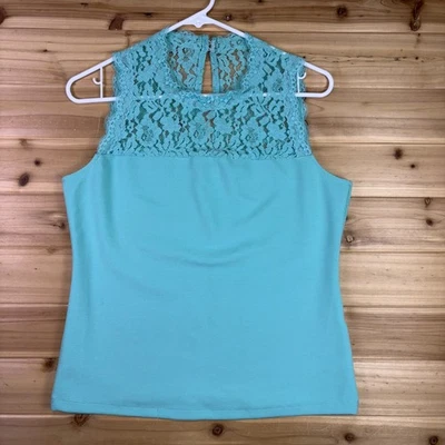Blusa de estudio 7th Avenue Design para mujer pequeña camiseta sin mangas adornada con encaje turquesa Foto 1 de 4