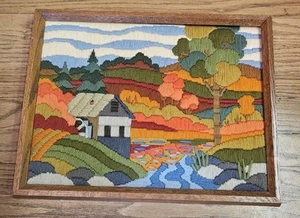 Crewel bestickt Landschaft Herbst Bauernhof Szene Bild gerahmte Kunst 17,5” x 13,5” - Bild 1 von 5