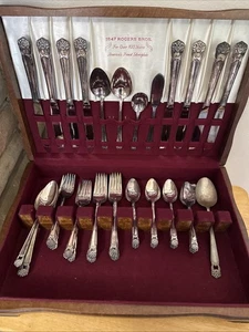 1847 Rogers Bros Silver-plated Flatware ETERNALLY YOURS for 8+ serving PCs Chest - Picture 1 of 9