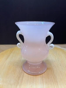Vintage Kralik tschechoslowakisches Art Deco rosa Opalglas 5 Zoll Vase weiße Griffe - Bild 1 von 10