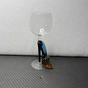 Bicchiere da vino super figurativo in vetro e strass di Yurana Designs decolte tacco scarpe - Foto 1 di 12