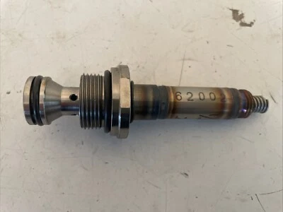 KOMATSU SOLENOID VALVE WA250 NEW 62002 NEW 1/2 212 - Image 1 of 3