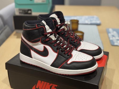Taglia 9 5 Jordan 1 Retro High OG Bloodline 2019