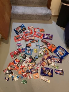 Wholesale lot over 40 vintage wrappers candy soda pop etc some special edition - Picture 1 of 5