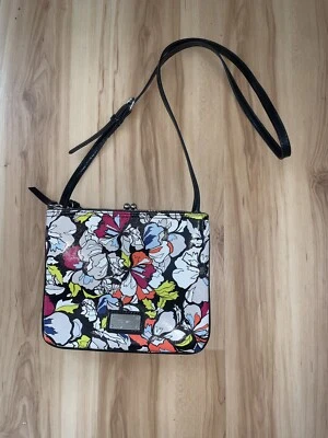 Bolso Bandolera NINE WEST JAYA Negro Floral Cuero Vegano Colorido Talla Mediana Foto 1 de 4
